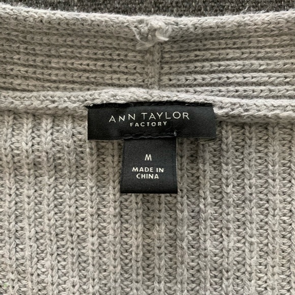 SOLD Ann Taylor Cardigan - Picture 3 of 4